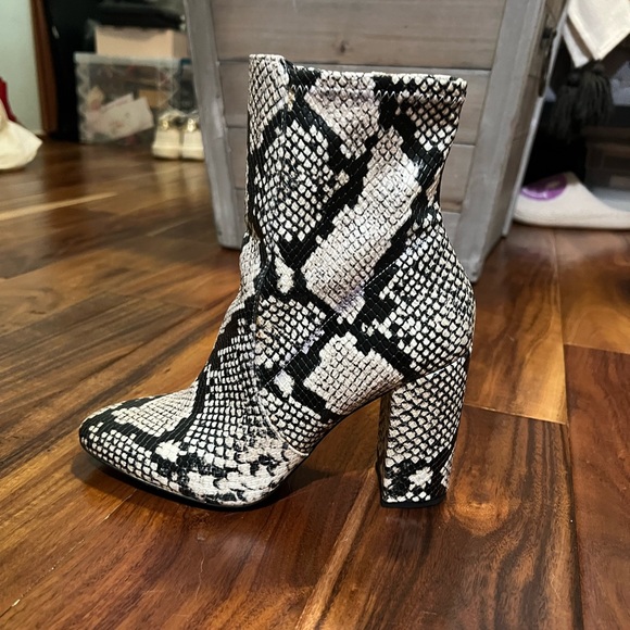 ALDO booties - Picture 3 of 8